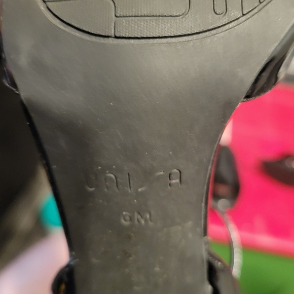 Unisa Bow Tie Heels With Buckle Strap Size 6M - Picture 8 of 12